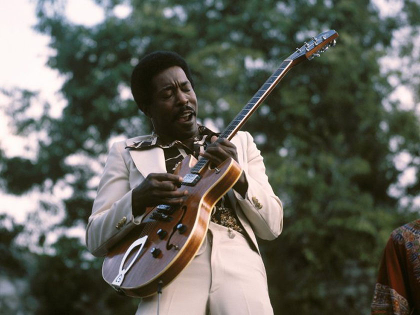 Buddy Guy playing a Guild Starfire guitar